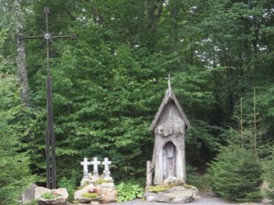 Kapliczka ku czci leśników pomordowanych podczas II wojny światowej